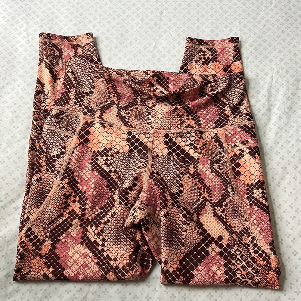 NWOT Old Navy Active Leggins
